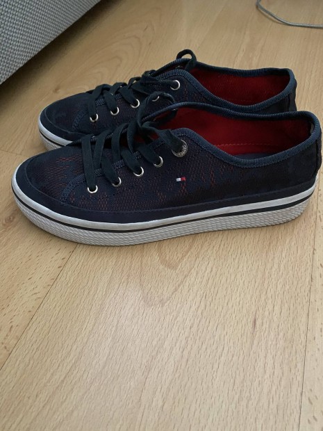 Tommy Hilfiger 39 mret 