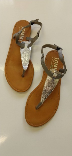 Tommy Hilfiger 40-es szandál