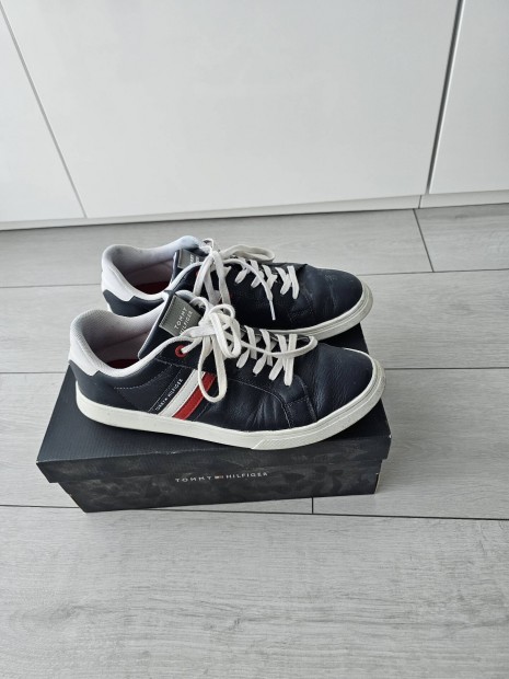 Tommy Hilfiger cip 41 mret