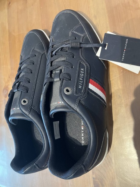 Tommy Hilfiger frfi cip (kk - j)