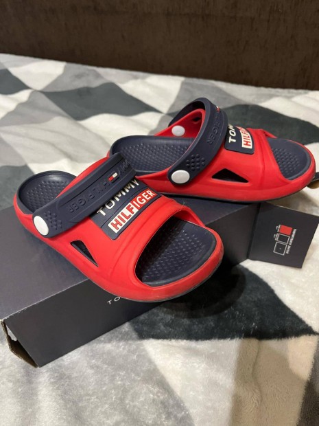 Tommy Hilfiger gyerek papucs