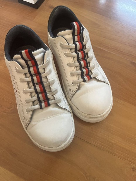 Tommy Hilfiger gyerekcip 31 