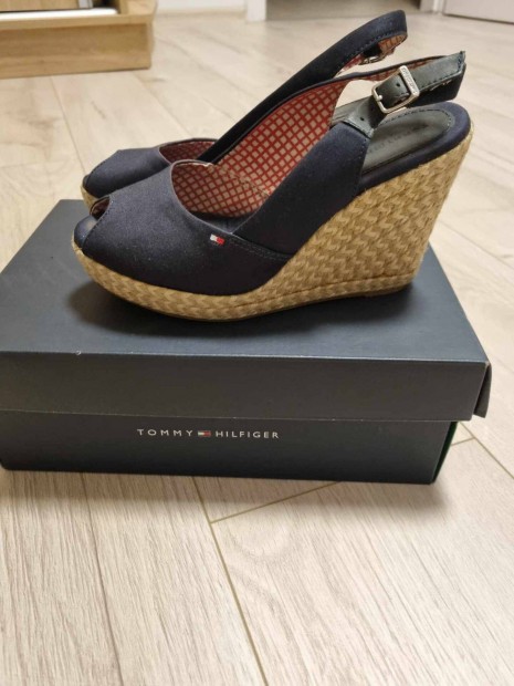 Tommy Hilfiger női 36-os szandál keveset hordott