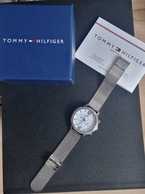 Tommy Hilfiger ni karra