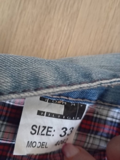 Tommy Hilfiger térd nadrág 33-as