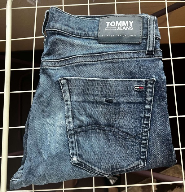 Tommy Hilfiger ujszeru ferfi farmer 32