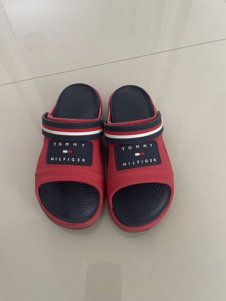 Tommy hilfiger kislny papucs 30