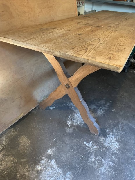 Tmr fa asztal