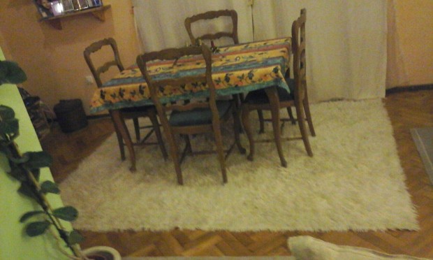Tmr fa asztal krpitozott szkekkel