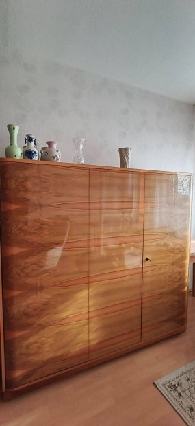 T�m�rfa szekr�ny ingyen elvihet�