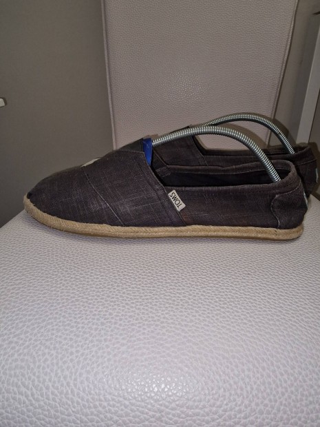 Toms vszon slip-on bebjs cip 44