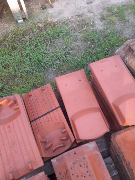 Tondach szellőző cserép 30db uj elado.Szállitás megoldhato.