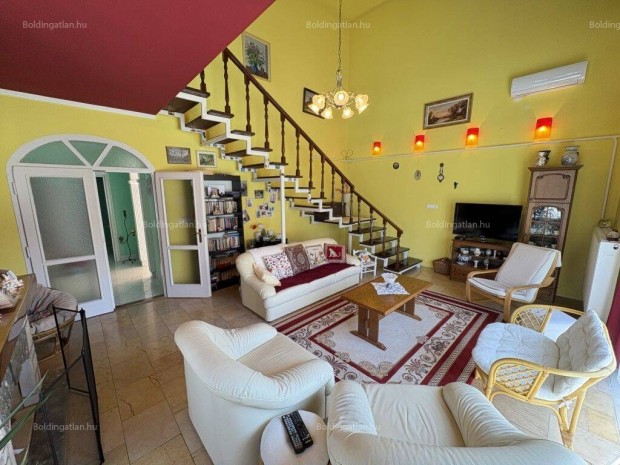 Topon�ri V�rosr�szben Csal�di H�z Elad�