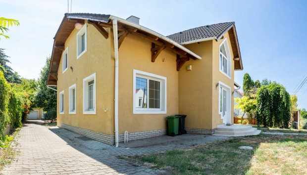 Tordason Családi ház 2 garázzsal és külön plusz lakással eladó