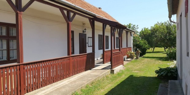 Tornácos családi ház Sárospatakon várra néző idilli környezetben