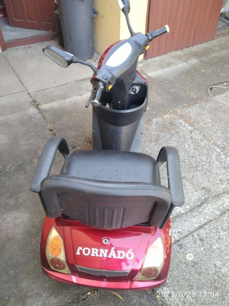 Tornd elektromos tricikli
