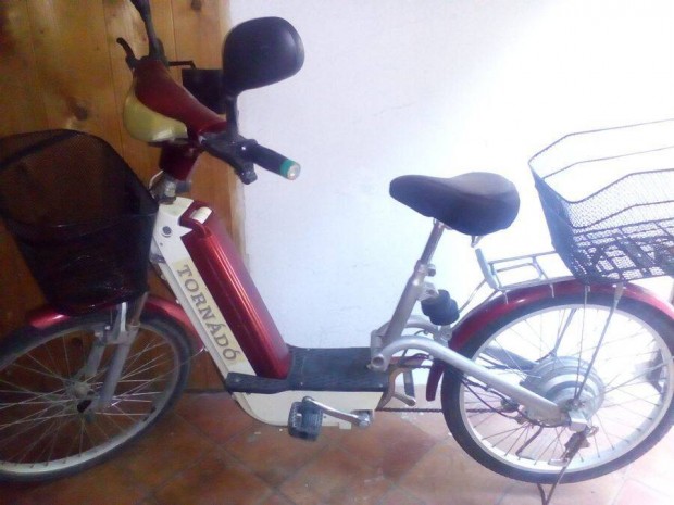 Tornd frfi elektromos kerkpr j akkumultorral, tartozkokkal