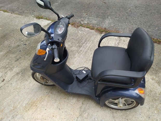 Tornd hromkerek elektromos moped, rokkantkocsi