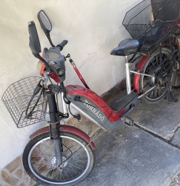 Tornádó pedálos elektromos szép kerékpár (akkut kell cserélni)