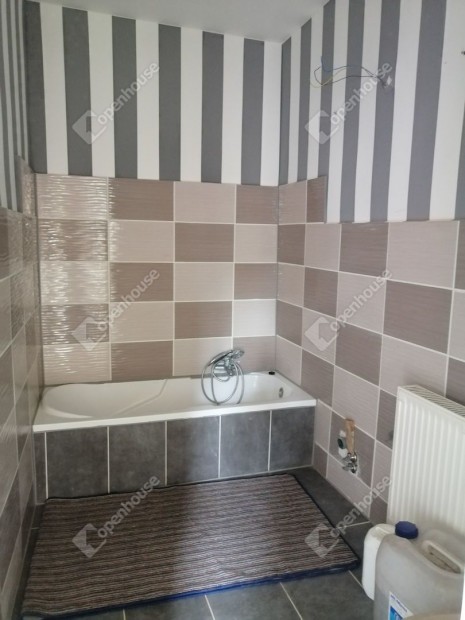 Tornyiszentmikl�si elad� 88 nm-es h�z