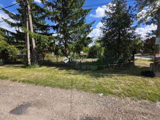 T�r�kb�linti 714 nm-es telek elad�