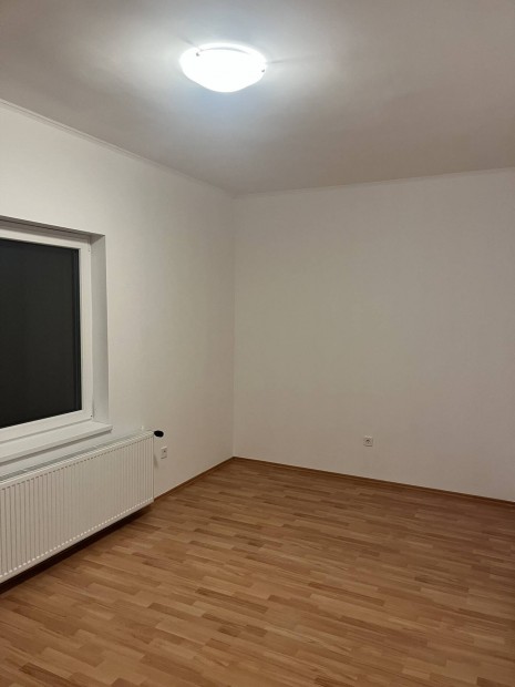 T�r�kb�linton alb�rlet kiad�