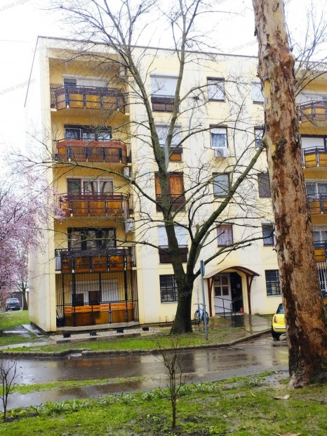 T�r�kszentmikl�s Fay tp-en 1. emeleti  lak�s elad�