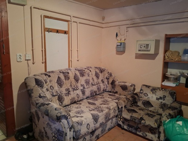 T�r�kszentmikl�s G falu r�sz�n kis csal�di h�z elad�