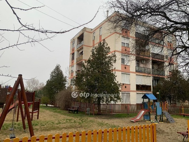 T�r�kszentmikl�si elad� 26 nm-es lak�s