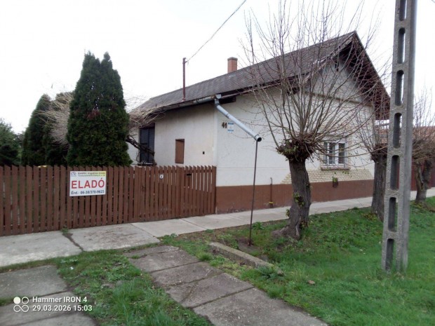 T�r�kszentmikl�son kertes csal�di h�z elad�!