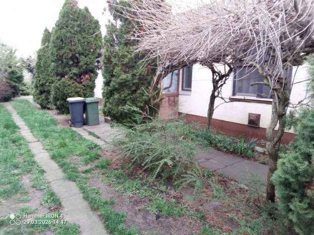 T�r�kszentmikl�son kertes csal�di h�z elad�!