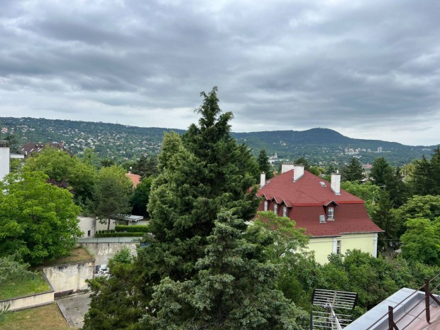 Törökvész, panorámás, garázsos ház eladó!
