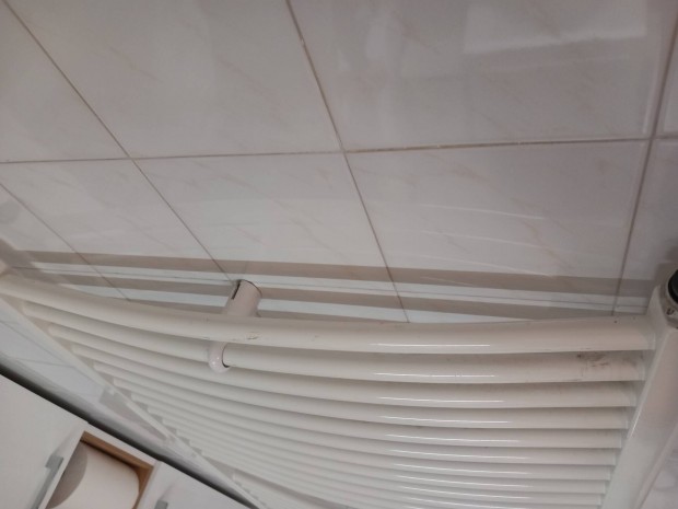 Törölköző szárítós radiátor íves 1700 x 630 bontott szép állapot
