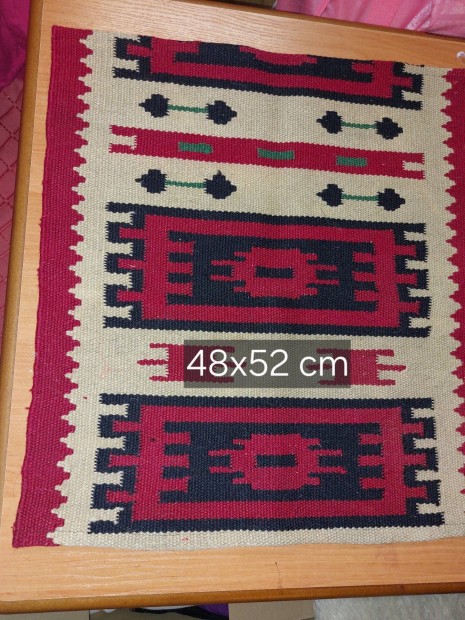 Toront�l sz�nyeg 49x52 cm 