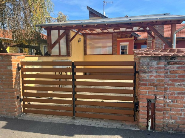 Toronyban csaladi h�z elad�