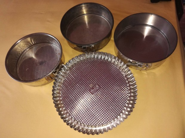Tortaformák,csatosak és gyümölcstorta forma,olcsón!/55