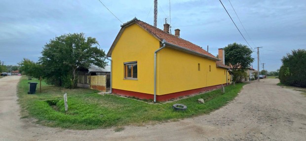 T�rtelen kiv�l� adotts�g� 56 nm-es csal�di h�z Elad�!