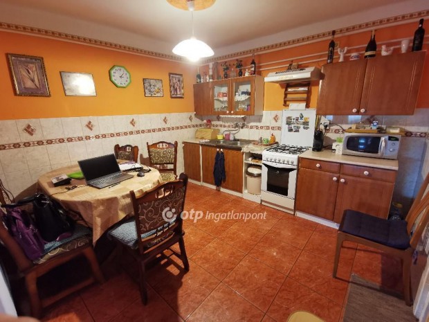 T�rteli 118 nm-es h�z elad�