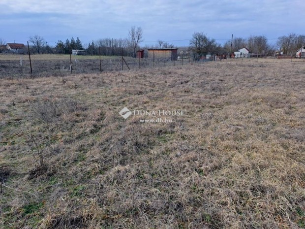 T�rteli 1497 nm-es telek elad�