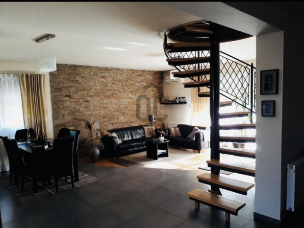 T�rteli elad� 143 nm-es h�z