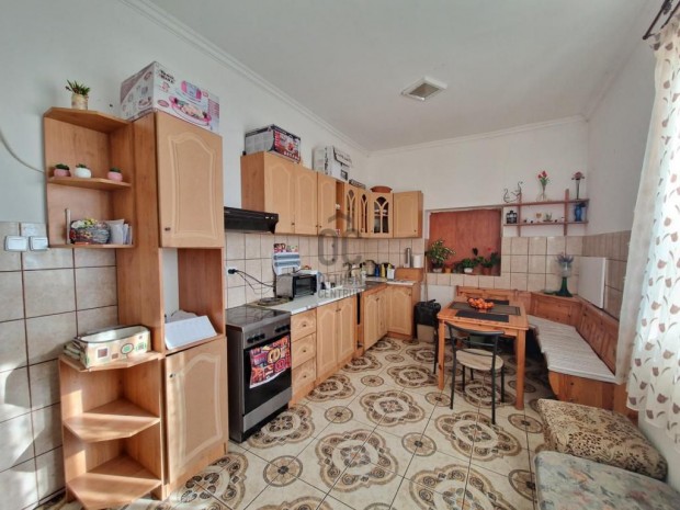 T�rteli elad� 188 nm-es h�z