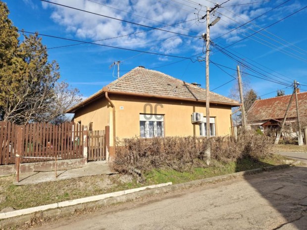 T�rteli elad� 76 nm-es h�z