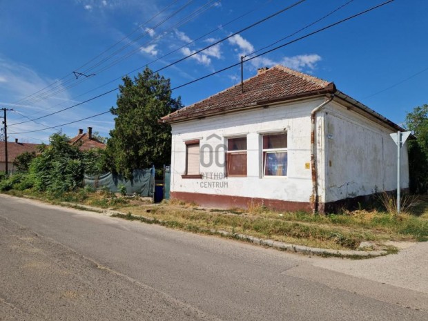 T�rteli elad� 77 nm-es h�z