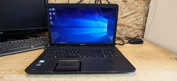 Toshiba17col,8gb DDR3,320gb,Webcam,Wifi,J akku