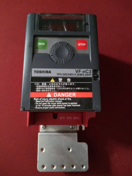 Toshiba 0,2 Kw-os 1 fzis frekvenciavlt