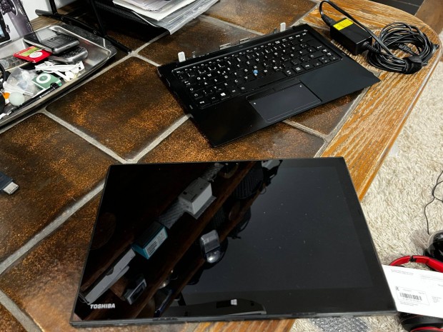 Toshiba 13" rintkijelzs rintkpernys Laptop Notebook, tab tablet