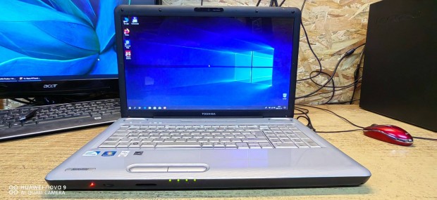 Toshiba 17col,2mag,4gb DDR3,500gb,Webcam,Wifi,J akku,Win10