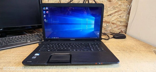 Toshiba 17col,8gb DDR3,320gb,Webcam,Wifi,J akku