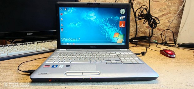 Toshiba 2mag,4gb ram,250gb HDD,Webcam,Wifi