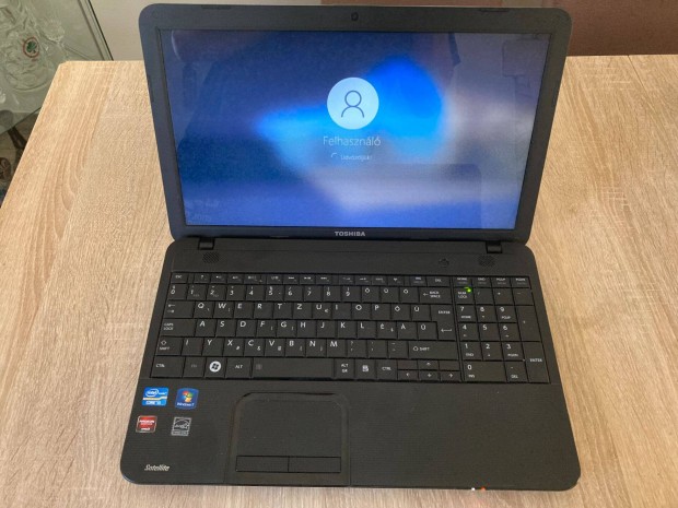 Toshiba C850 Laptop